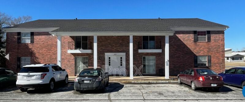 Foto principal - 2037 S River St