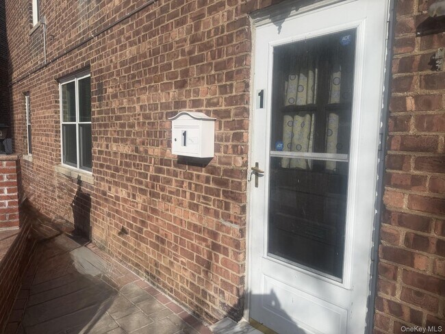 Foto del edificio - 1145 Astor Ave