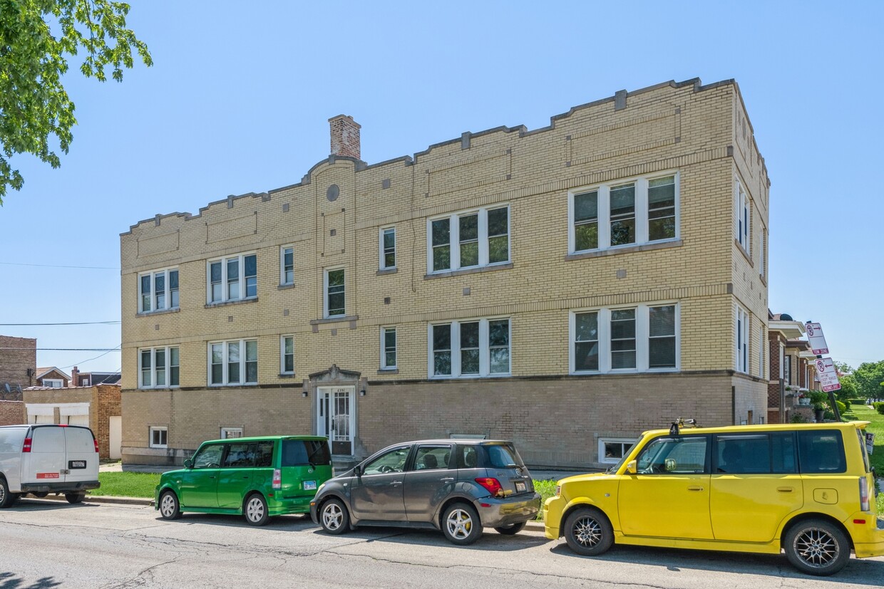 Primary Photo - 6251 W George St