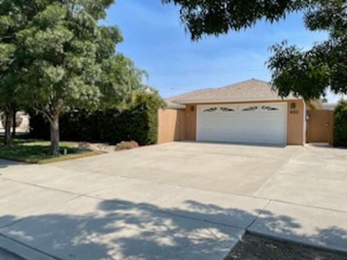 Foto principal - 3 Bedroom, 2 Bath Remodeled House in Hemet...