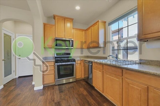 Building Photo - 6123 RolkingHam Ln