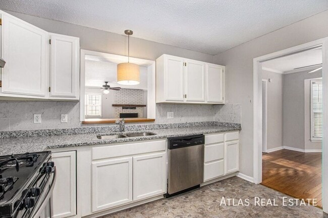 Foto del edificio - 8036 Reinhardt Ln