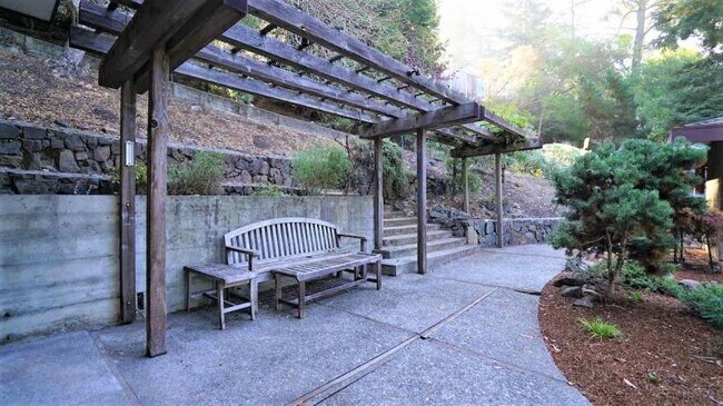 Building Photo - 3BD, 2BA Claremont Stunner