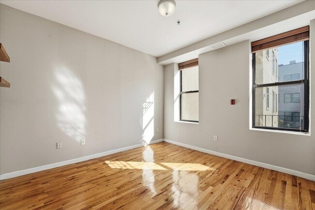 Foto del edificio - 129 Willow Ave