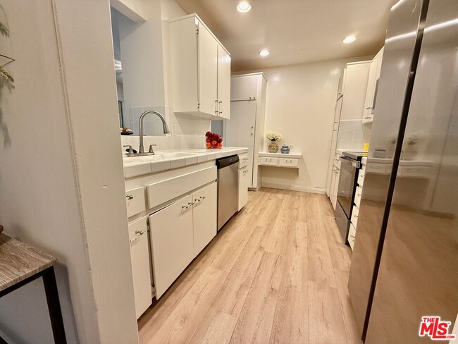 Building Photo - 5625 Green Valley Cir