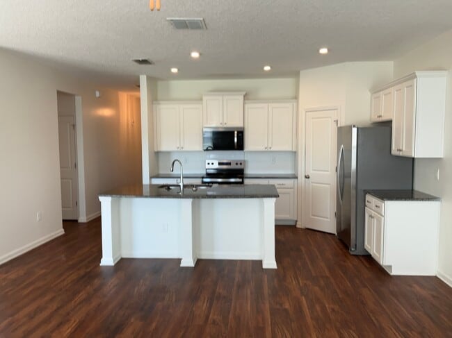 Building Photo - 8116 Golden Bamboo Dr