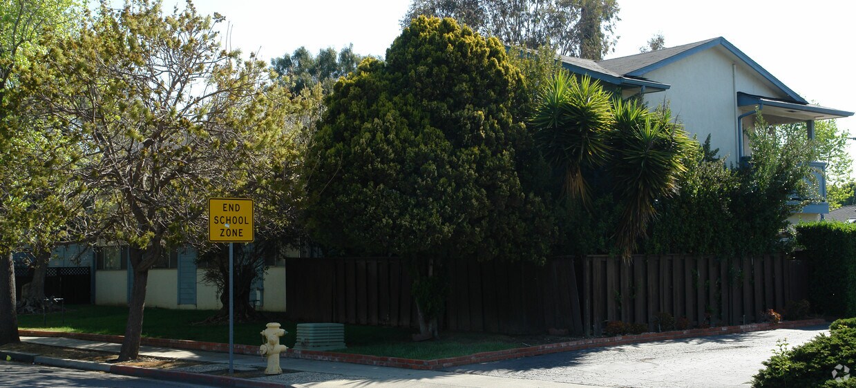 Foto del edificio - 4580 Eggers Dr