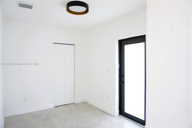 Building Photo - 911 79th Terrace
