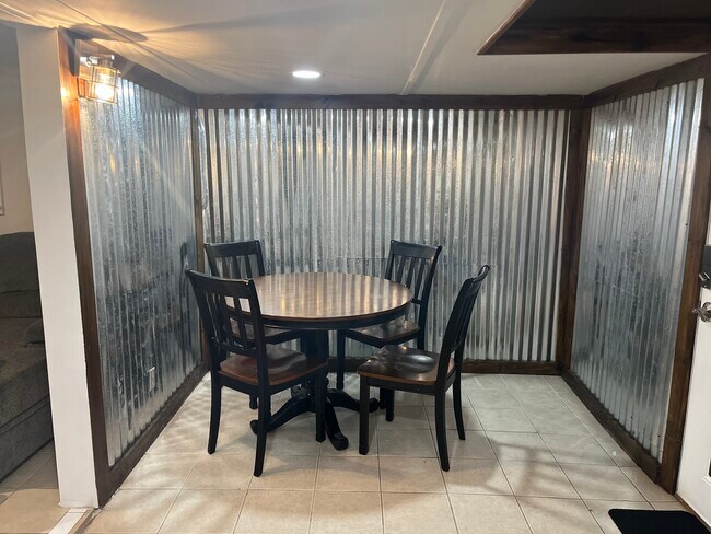 Foto del edificio - 415 Rogers Rd
