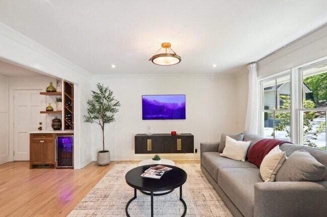 Foto del edificio - 1007 Somerset Dr NW