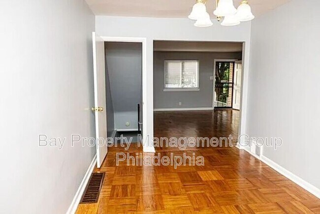 Foto del edificio - 5931 Elmhurst St