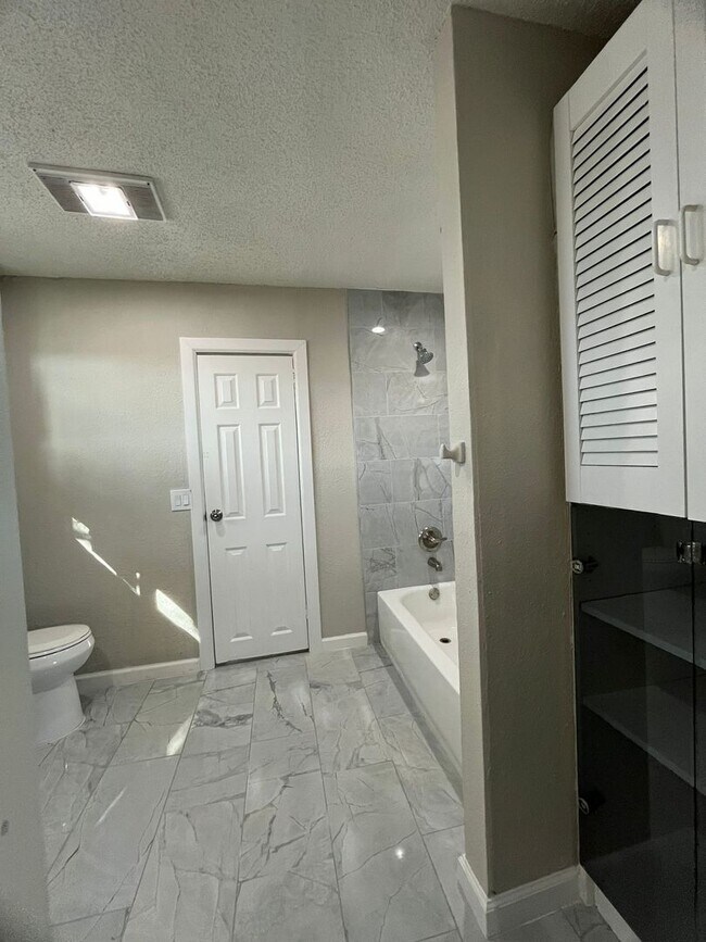 Building Photo - NEWLY REMODELED, Welcome to this mobile ho...