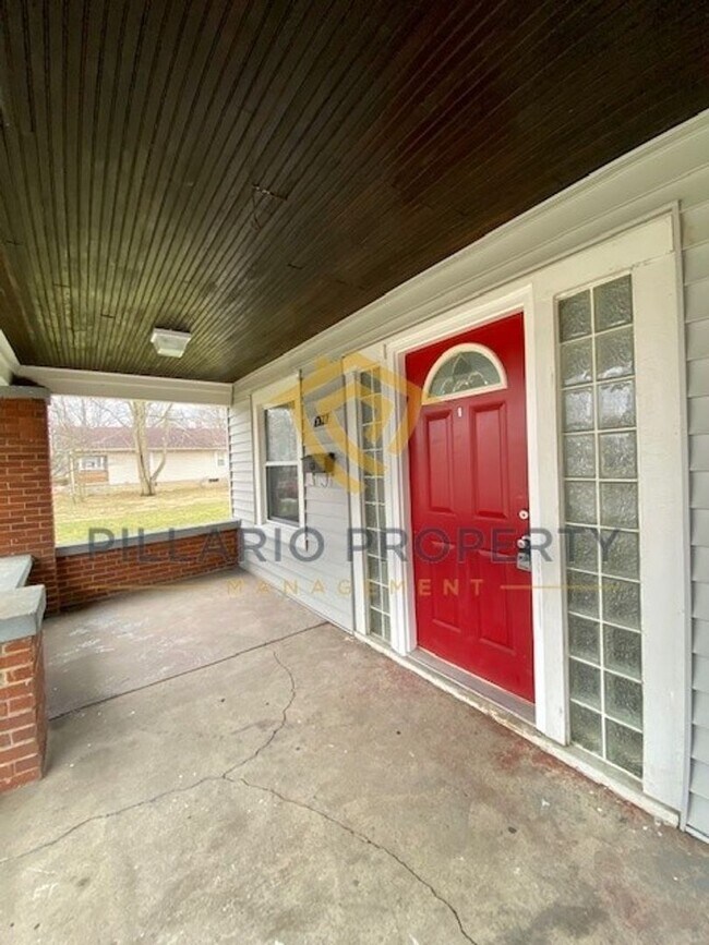Building Photo - Spacious, South Irvington, 3 Bedroom/1.5 B...
