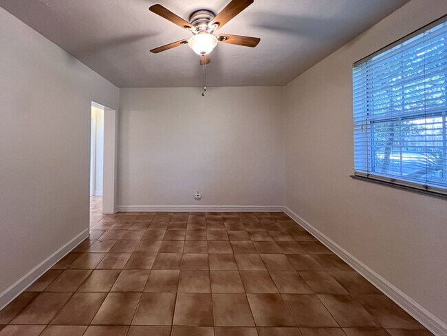 Building Photo - 2BR/1BA Pet Friendly House - available early May!