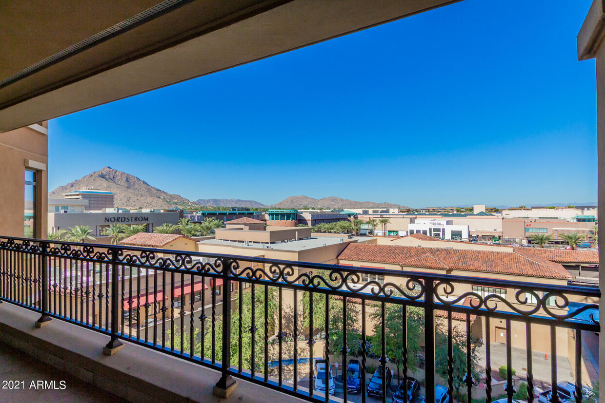 Primary Photo - 7175 E Camelback Rd