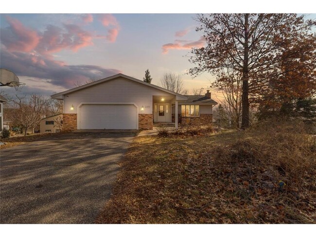 Building Photo - 520 Lake Summit Ct