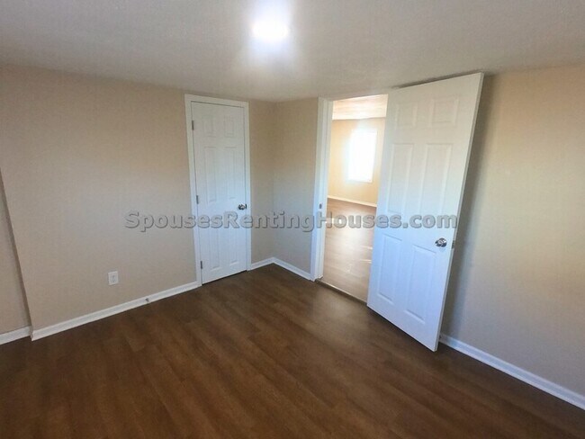 Building Photo - 909 S Lebanon St