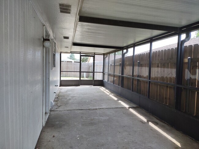 Building Photo - 2928 Dove Ave