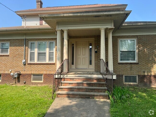 Building Photo - 2226 Sunset Ave