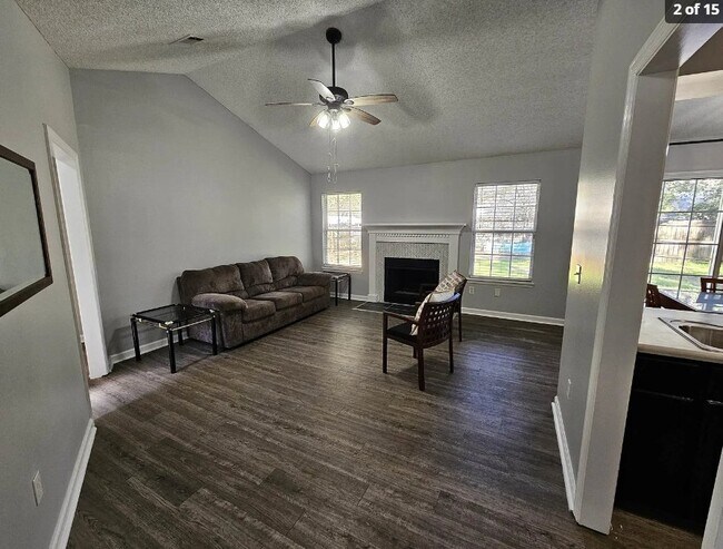 Foto del edificio - 2428 Beechnut Ln