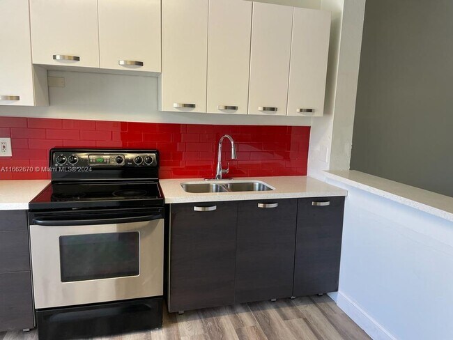 Building Photo - 2274 SW 81st Ave