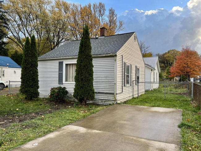 Building Photo - 305 Franklin Ave