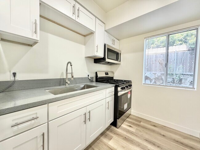 Foto del edificio - 477 E Foothill Blvd