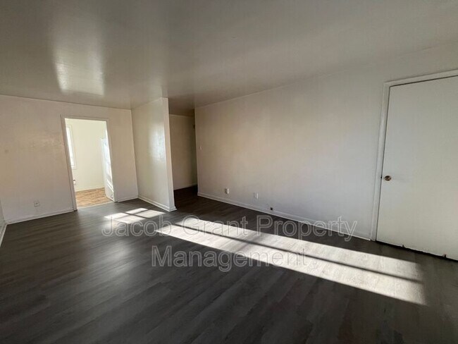 Foto del edificio - 575 Tiger Ave