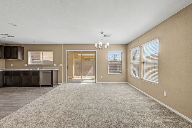 Foto del edificio - 6451 W Branham Ln