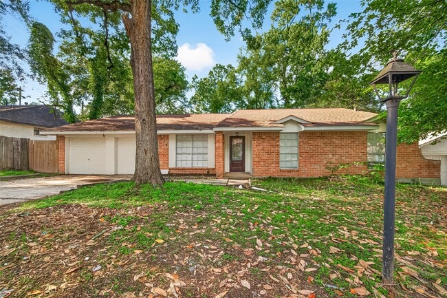 Building Photo - 3318 Kentwood Dr