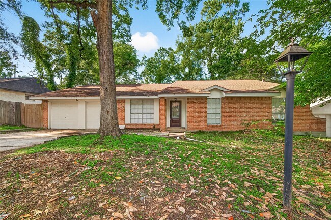 Foto del edificio - 3318 Kentwood Dr
