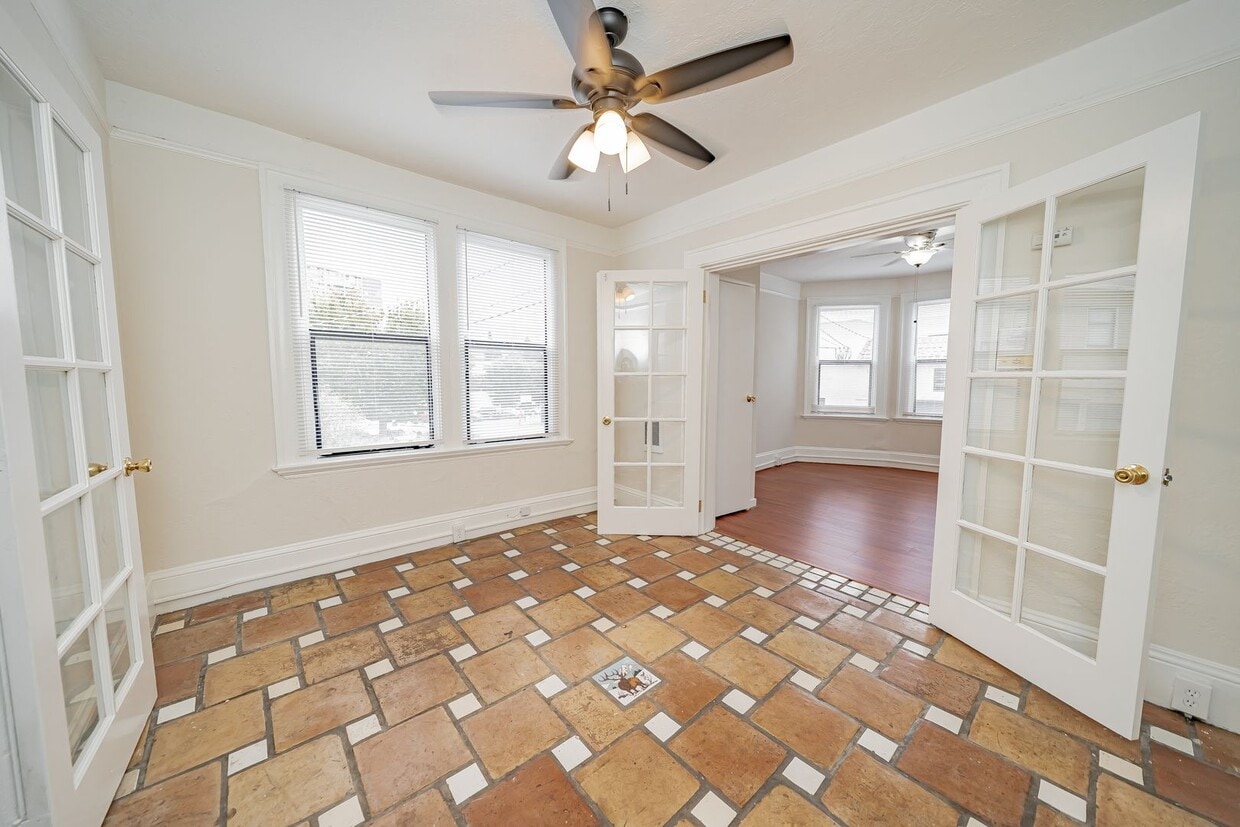 Primary Photo - 4056 Piedmont Ave