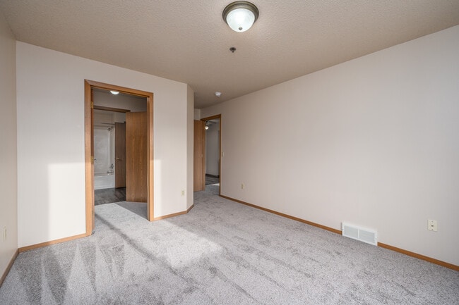 Building Photo - Bennington Hill Apartments