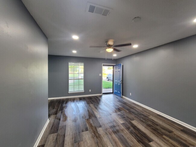 Building Photo - 212 Overland Trail