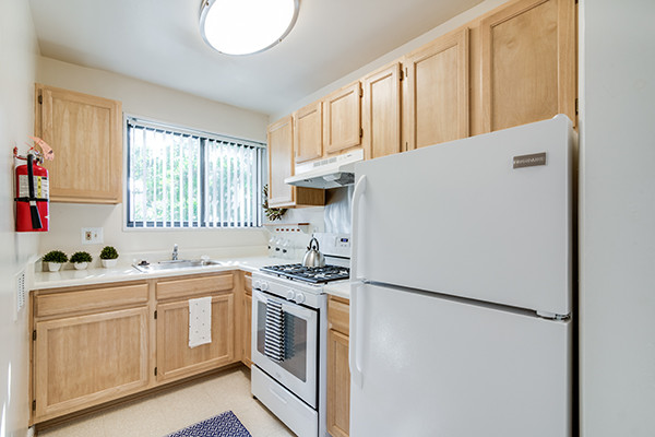 Kitchen - Meadowbrook Run Apartments