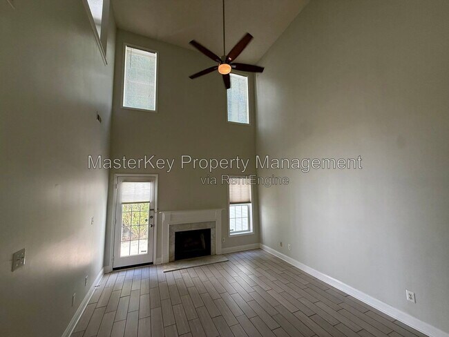 Foto del edificio - 114 Pointe Crest Ct