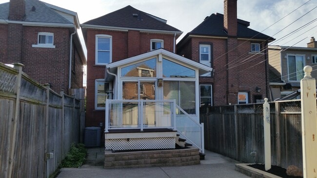 Building Photo - 18 Glendale Av N