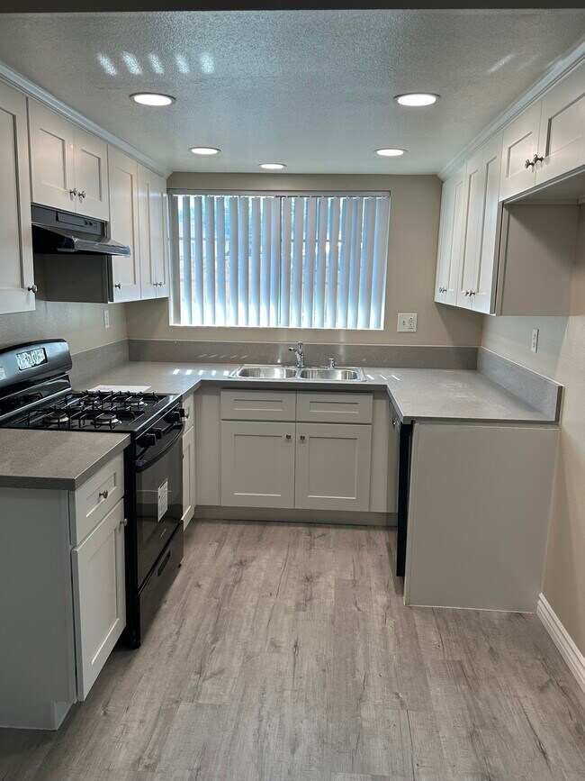 Foto del edificio - 21429 Bloomfield Ave