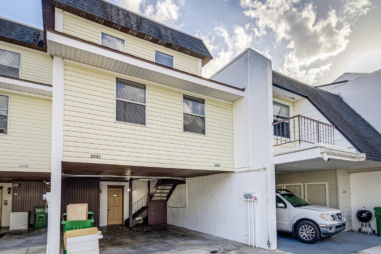 2225 9th St SE, FL 33880 Room for Rent in FL