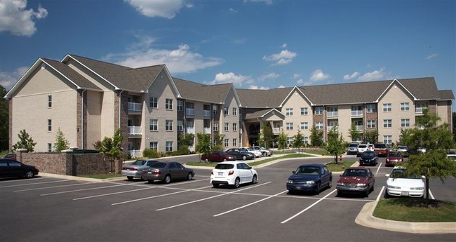 Building Photo - 2601 Pershing Cir