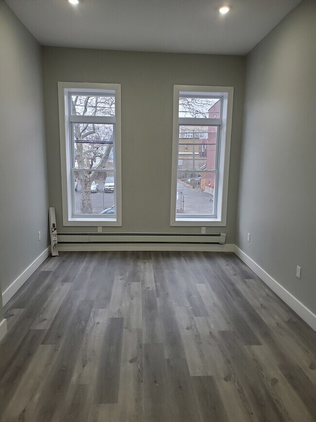 Foto del edificio - 370 Forrest St