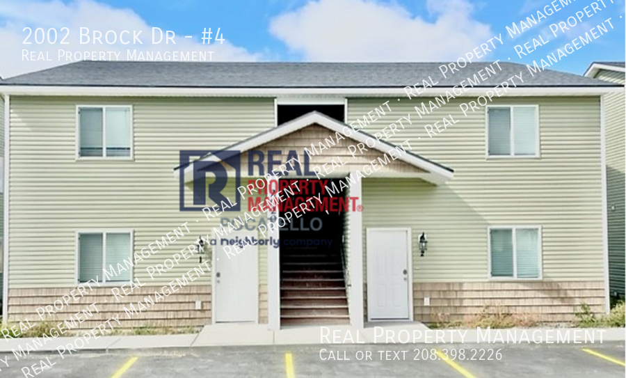 Primary Photo - 3 Bedroom 1 Bath Apartment - Dog/Cat/Pets ...