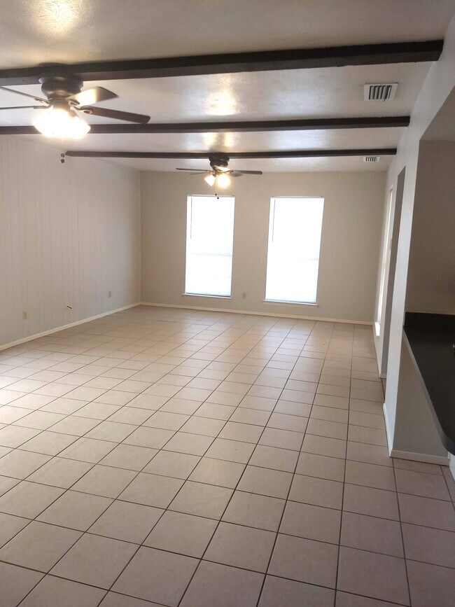 Building Photo - 406 Blanco St