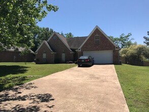 Building Photo - 495 Alexa Dr