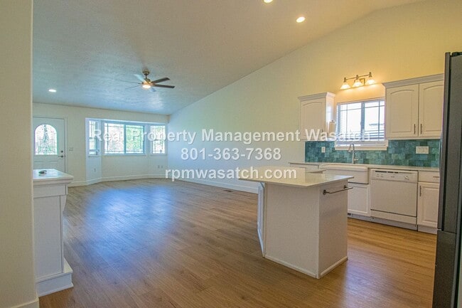 Foto del edificio - DONT MISS OUT ON THIS BEAUTIFUL PROPERTY. IT WILL GO FAST.