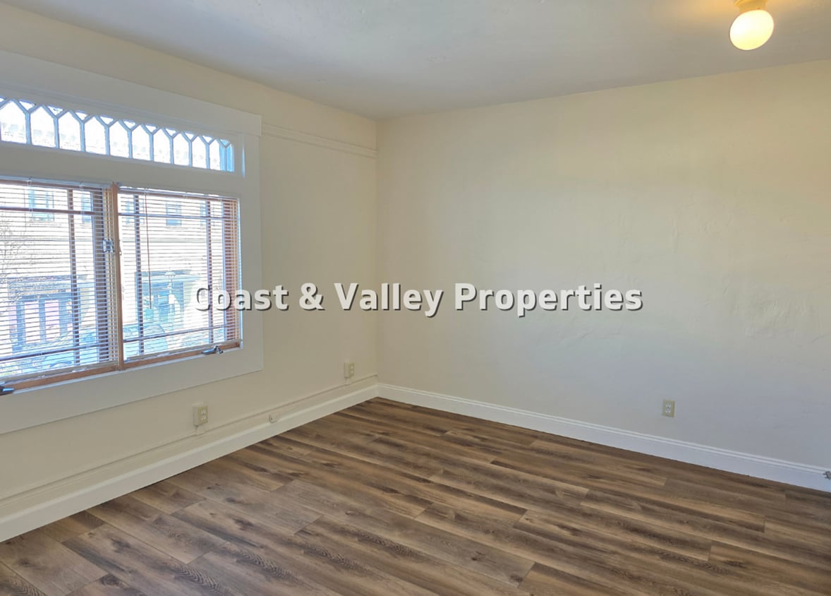 Building Photo - 323 S Main St