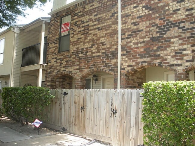 Building Photo - 3941 Tanglewilde St