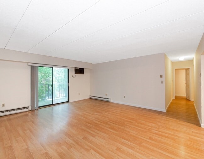 Building Photo - 135 Pleasant St