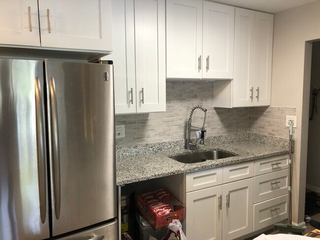 Foto del edificio - 880 E Old Willow Rd