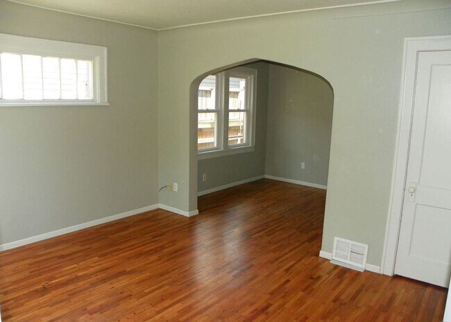 Building Photo - 2 br, 2 bath House - 1021 Central Avenue W